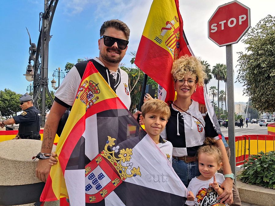 Daniel y Miriam han venido desde la barriada de Loma del Pez con sus hijos Lucas y Laura.