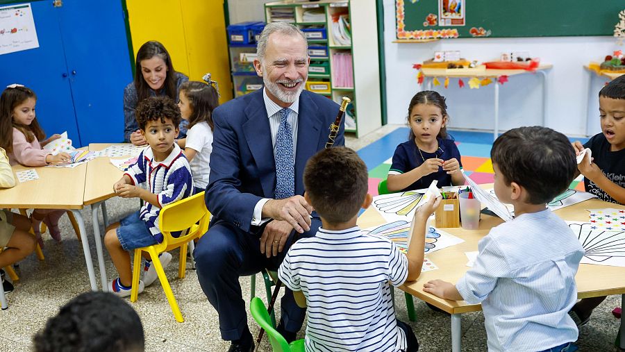 Los reyes visitan el colegio de Educación Infantil y Primaria Vicente Aleixandre