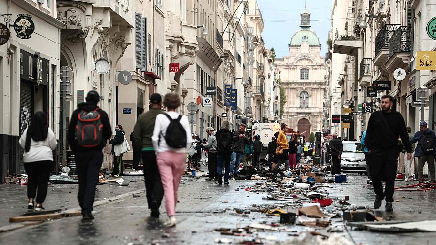 Una calle de Marsella llena de basaura