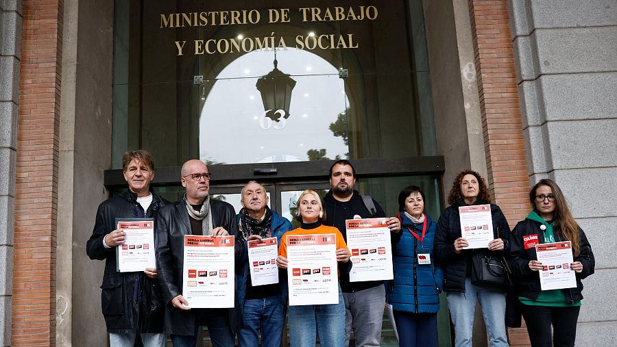 Los sindicatos registran en el Ministerio de Trabajo la huelga general del 11 de noviembre