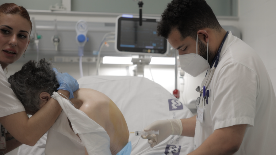 50 ferits i la sortida a l'exterior d'un pacient després de 54 dies a l'UCI, a 'Hospital de Proximitat'