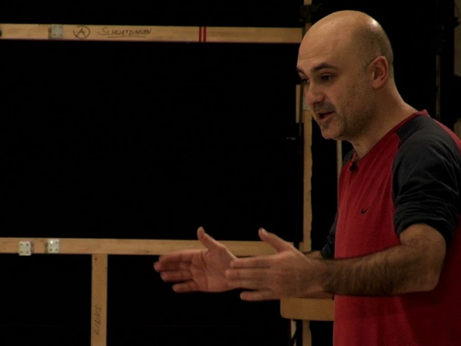 Bieito es un artista que viaja con su taller a cuestas, capaz de crear gran variedad de procesos artísticos des de cualquier lugar y a cualquier hora.