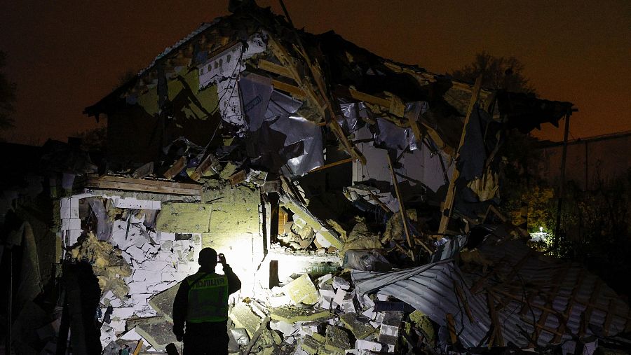 Lugar de un bombardeo ruso en un área residencial de Kiev, en Ucrania, el 22 de octubre de 2026.
