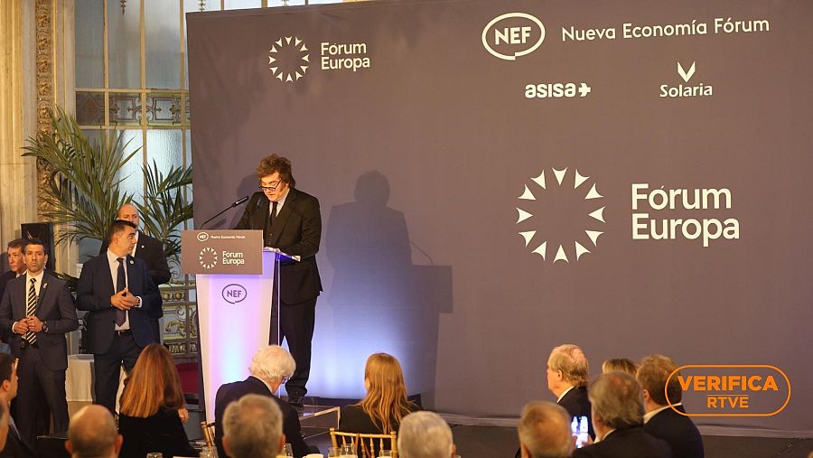 Imagen del discurso de Milei con los logotipos de los patrocinadores facilitada por Nueva Economía Fórum