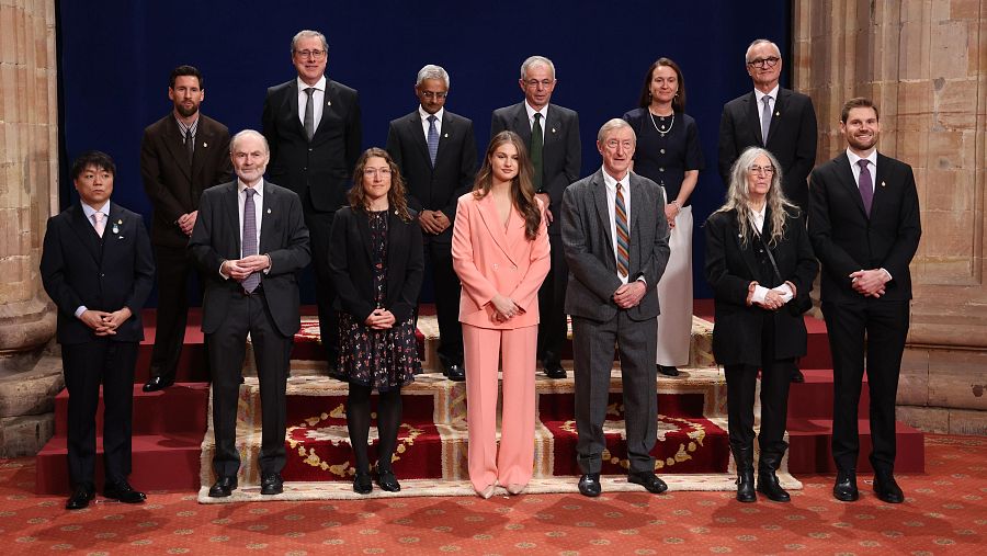 Foto de familia durante la recepción de los Premiados Princesa de Asturias 2026 en el Hotel de la Reconquista