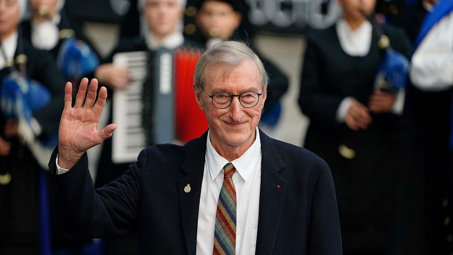 Julian Barnes a su llegada al Teatro Campoamor