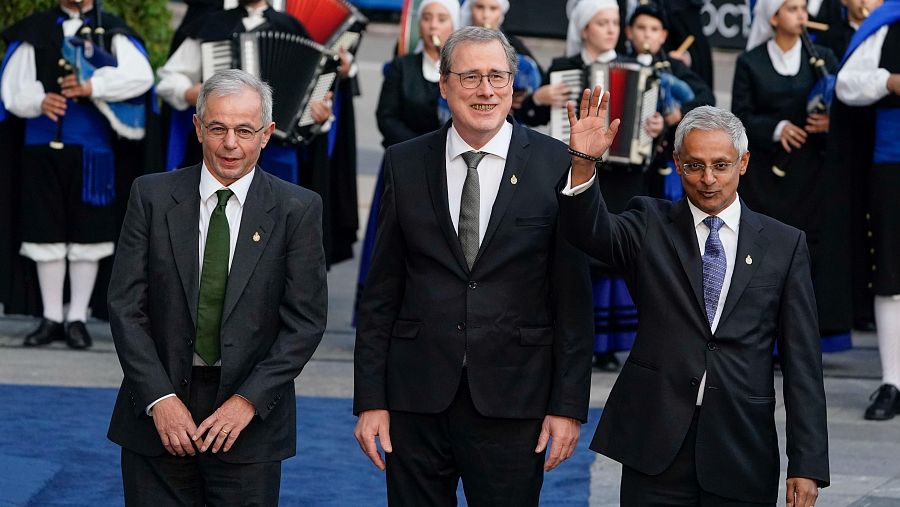 Los científicos David Klenerman, Pascal Mayer y Shankar Balasubramanian, a su llegada a la gala