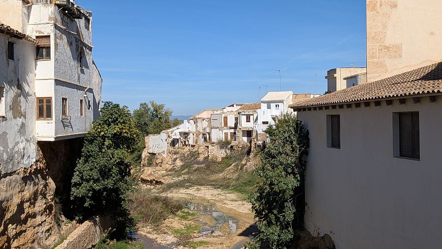 Viviendas en demolición por la dana en el barrio de Bechinos de Chiva, el más antiguo de la localidad