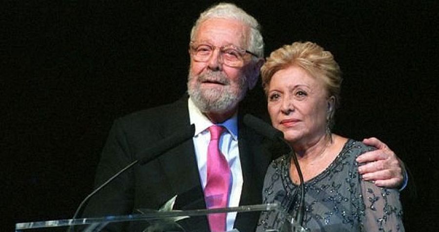 Amparo Soler Leal con Luis García Berlanga en un homenaje a sus carreras en 1999