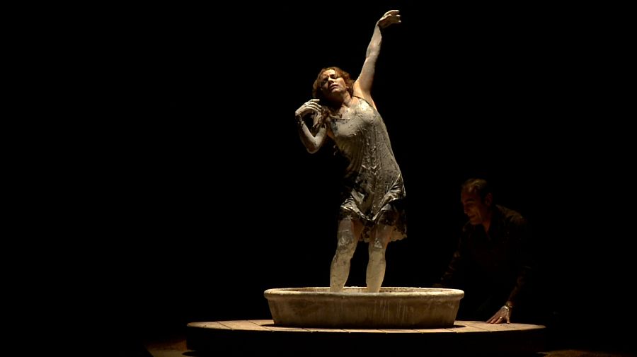 El espectáculo 'Cuando yo era' refleja la visión de Eva Terbabuena sobre la tragedia que hizo que en España los niños quedaran huérfanos y heridos por el sinsentido y la barbarie de la Guerra Civil.