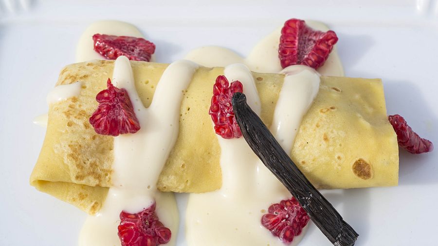 Crepes con nata y frambuesa