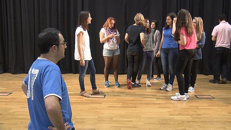 Estudiantes de la Universidad de Málaga en el taller de teatro de buenos tratos