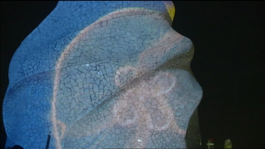 Un videomapping permite hacer un viaje a la esencia de la obra de Gaudí