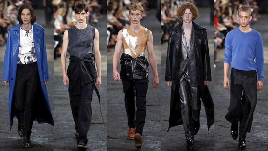 Maison Margiela propone siluetas verticales, colores oscuros y prendas que parecen estar suspendidas sobre la piel.