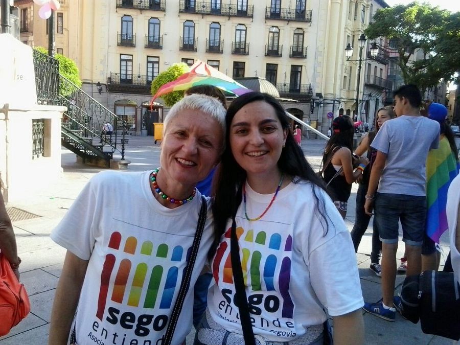 Ana y Gema, el pasado sábado en la manifestación del orgullo gay en Segovia