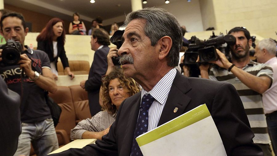 El candidato a la Presidencia de Cantabria Miguel Ángel Revilla, en el debate de investidura