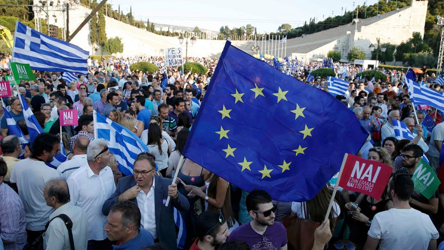 Los simpatizantes del 'sí' en el referéndum se concentran en el antiguo estadio olímpico de Atenas