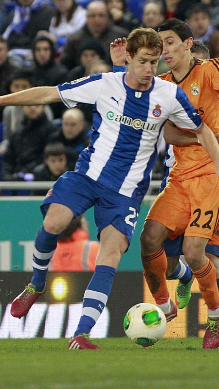 Alex Fernández jugando frente al Real Madrid