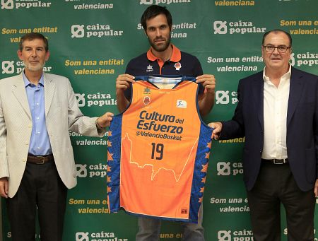 Fernando San Emeterio es presentado con el Valencia Basket