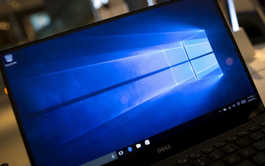 Un ordenador muestra el nuevo sistema operativo Windows 10 en Nueva York
