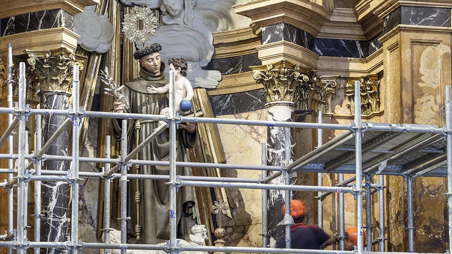 Restaurado el retablo mayor de estilo barroco de la Iglesia de San Antonio  de los Alemanes en Madrid 
