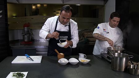 Ángel León y dos de sus proyectos más ambiciosos: el plancton para consumo humano y la comida que emite luz, en el restaurante del chef en el Puerto de Santa María.