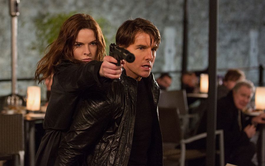 Rebecca Ferguson y Tom Cruise en una escena de la película