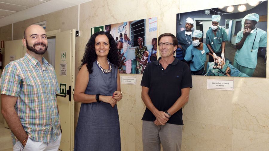 La directora general de Salud Pública de la Comunidad de Madrid junto a dos especialistas del Carlos III