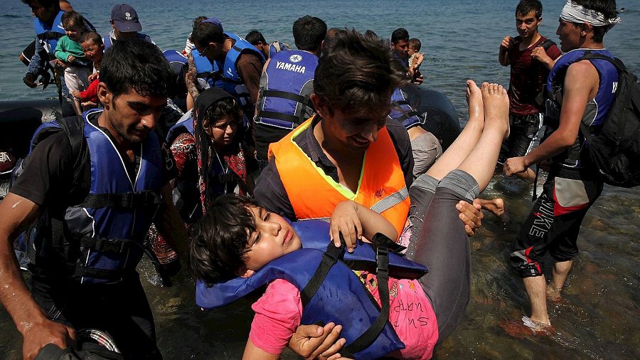 Refugiados afganos llegan a la isla griega de Lesbos, el 6 de agosto