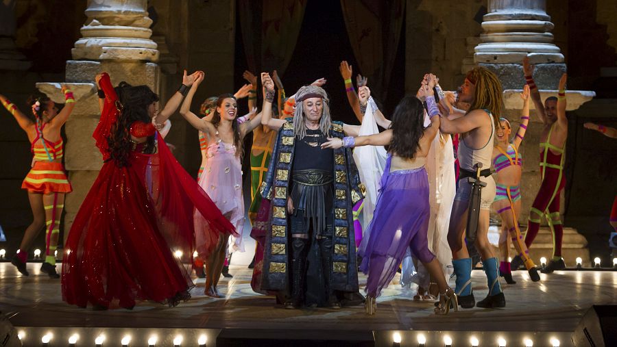 Pablo Abraira, en el centro, da vida a un veterano Hércules.