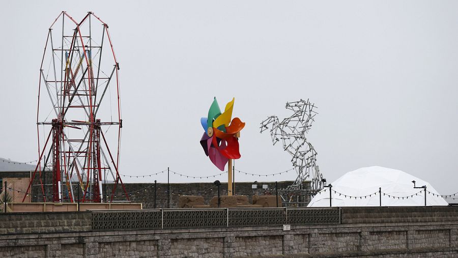 Algunas de las estructuras de 'Dismaland'