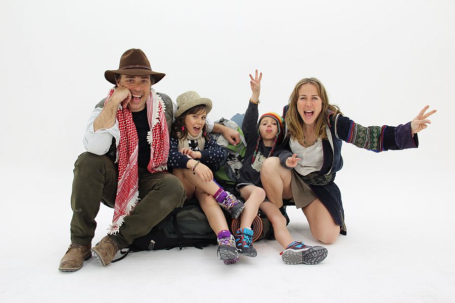 Los protagonistas de 'Mi familia en la mochila-  Family Run'