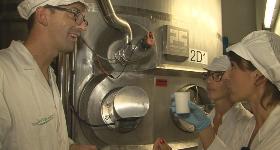 La leche de almendra es la más cara