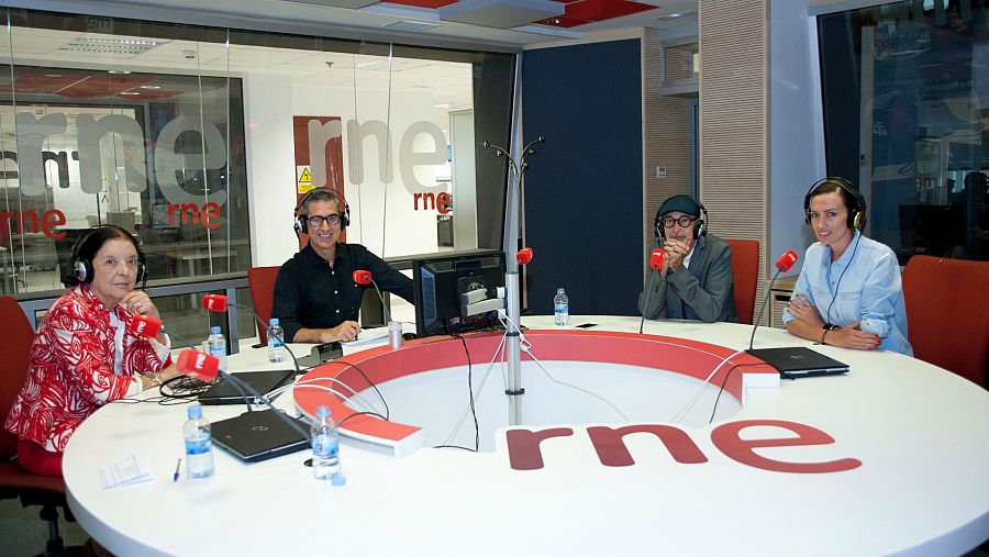 Cuca Solana, Antonio Alvarado, Nieves Álvarez y Arturo Martín, en los estudios de Rne