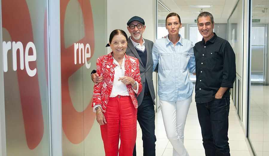 Cuca Solana, Antonio Alvarado, Nieves Álvarez y Arturo Martín, en los estudios de Rne