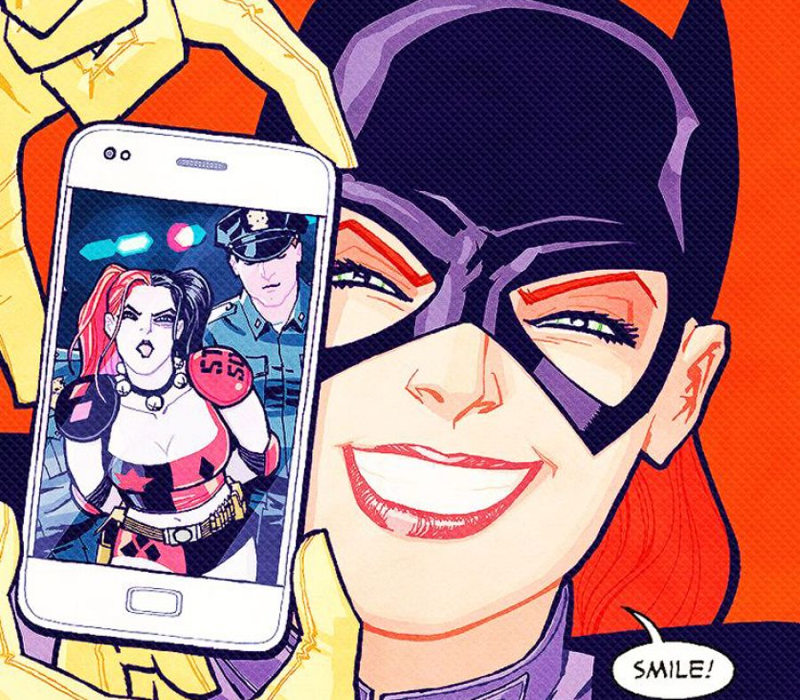 Fragmento de la portada de Cliff Chiang para 'Batgirl 39' que homenajea a la de 'La broma asesina' de Briand Bolland