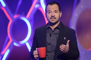 El presentador y cómico Ángel Martín conduce este espacio divulgativo