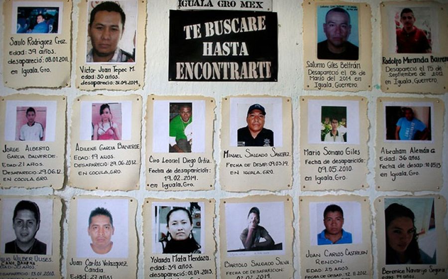 Imágenes de familiares que siguen buscando a sus parientes desaparecidos en México.