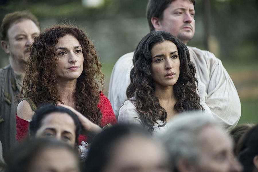 La implicación de Margarita en el concurso teatral meterá en un grave problema a la Reina