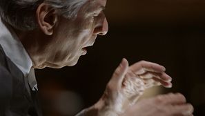 Con el director de orquesta Hartmut Haenchen hacemos un divertido experimento