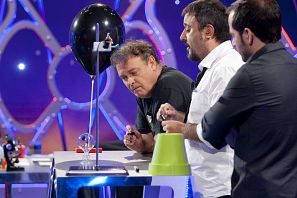 Antonio Martínez Ron nos mostrará esta semana cómo funciona un láser, y realizará, en plató, varias sorprendentes demostraciones.