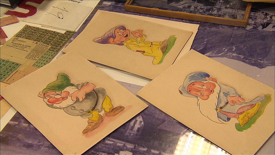 Hitler lanzaba sus ejércitos contra Europa mientras pintaba al tierno enanito Gruñón de Blancanieves