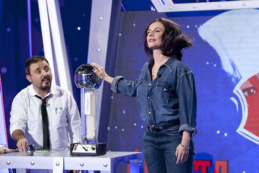 Además de poner a prueba sus conocimientos científicos, participará en los experimentos del programa