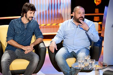 Los actores Hugo Silva y Pepón Nieto nos muestran todo lo que hay detrás de las cámaras mientras se graba una gala de Nochevieja