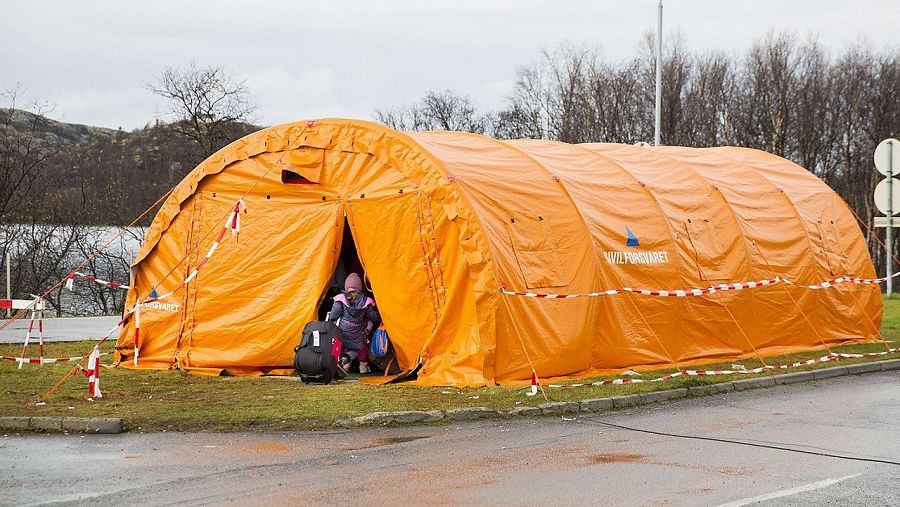 Tienda provisional para acoger a los refugiados junto al paso fronterizo de Storskog, en Noruega. REUTERS/Tore Meek/NTB Scanpix