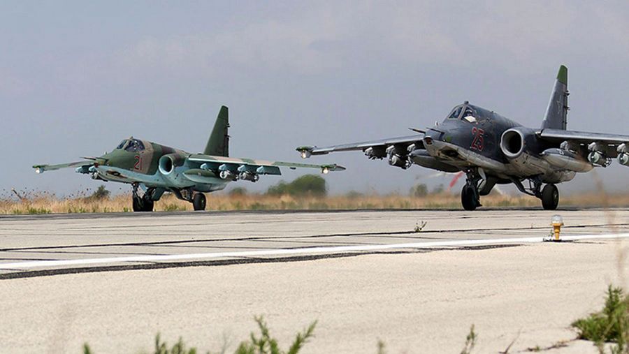 Aviones de combate SU-25 rusos despegan de la base aérea siria de Hmeymim, a las afueras de Latakia (Siria) el pasado 3 de octubre.
