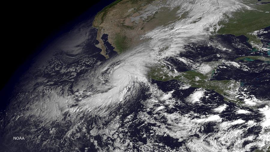 Imagen de satélite del huracán Patricia aproximándose a las costas occidentales de México