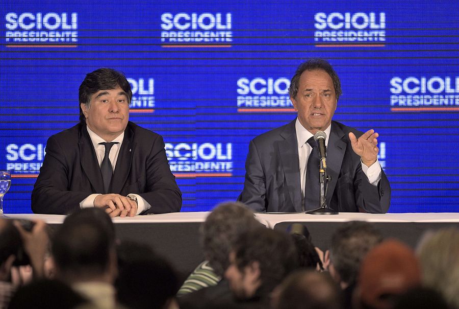 El candidato oficialista, Daniel Scioli, ofrece una rueda de prensa