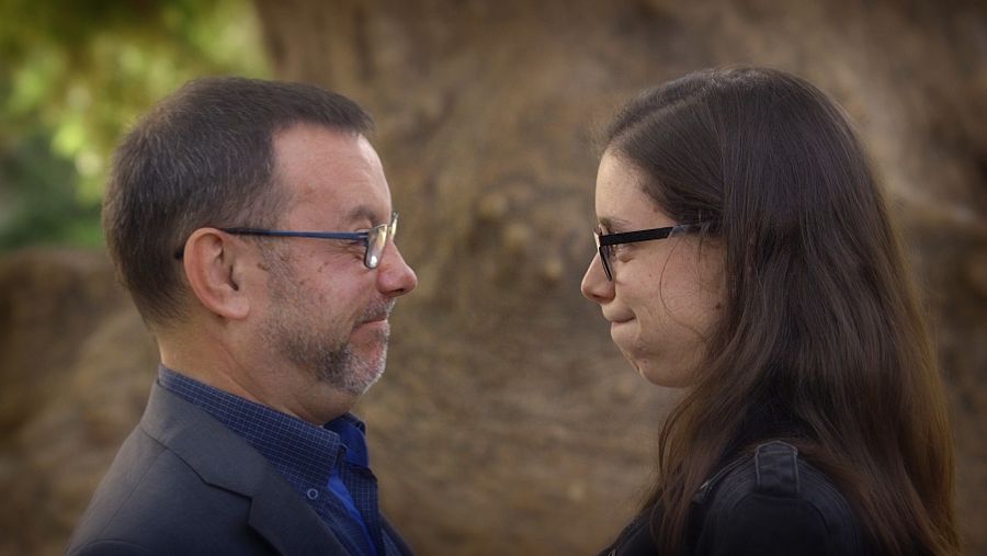 Escuchamos diversos testimonios de padres e hijas que nos contarán sus diferentes experiencias