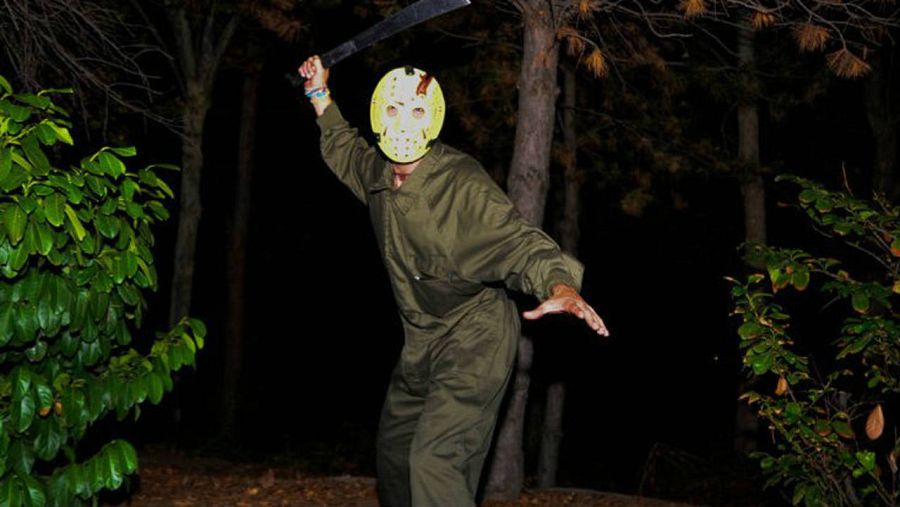 Pasaje 'Viernes 13: campamento sangriento', de Parque Warner